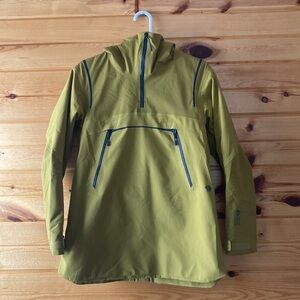 Mountain Hardwear Yellow Ski Jacket with Blue Accents